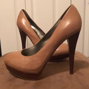 Guess tan pumps💥